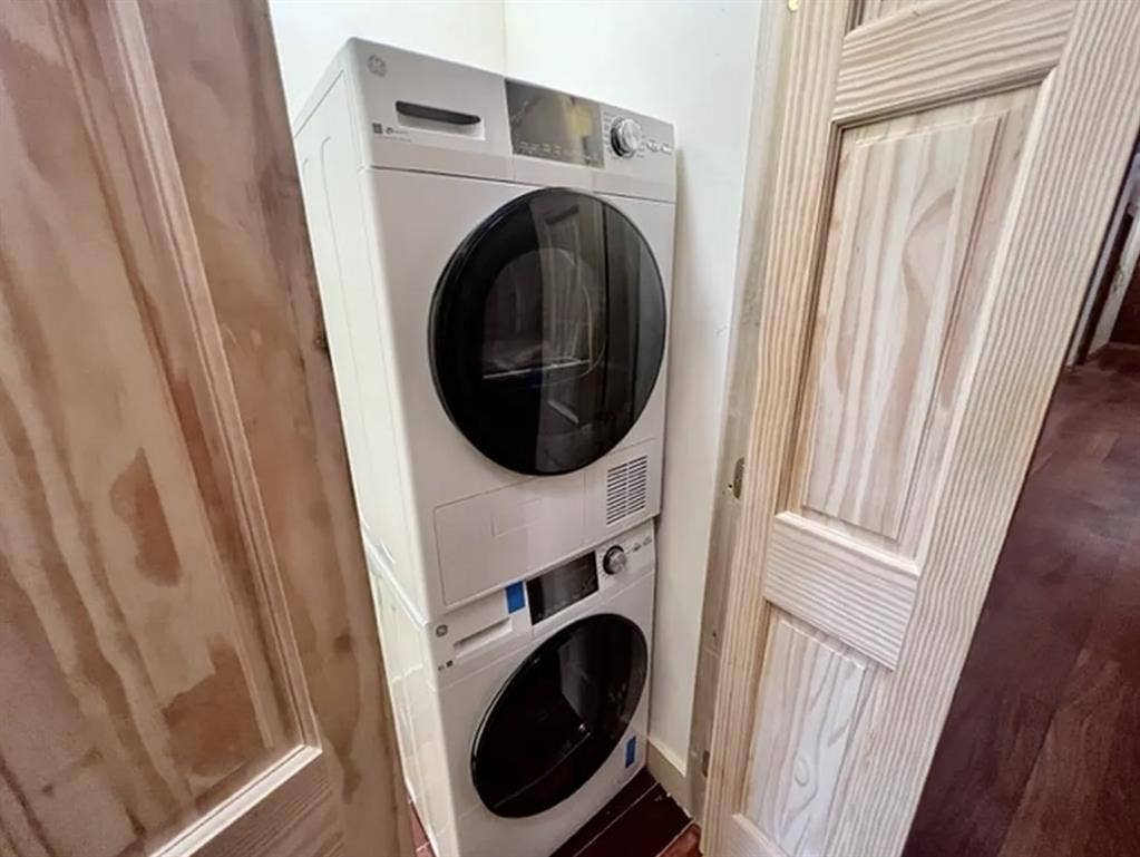 Private bedroom available !