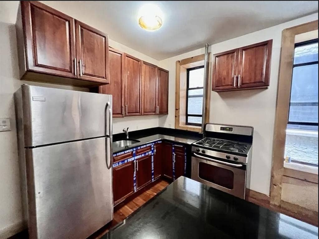 Private bedroom available !