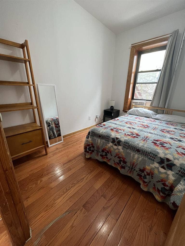 Room for rent in East Harlem duplex