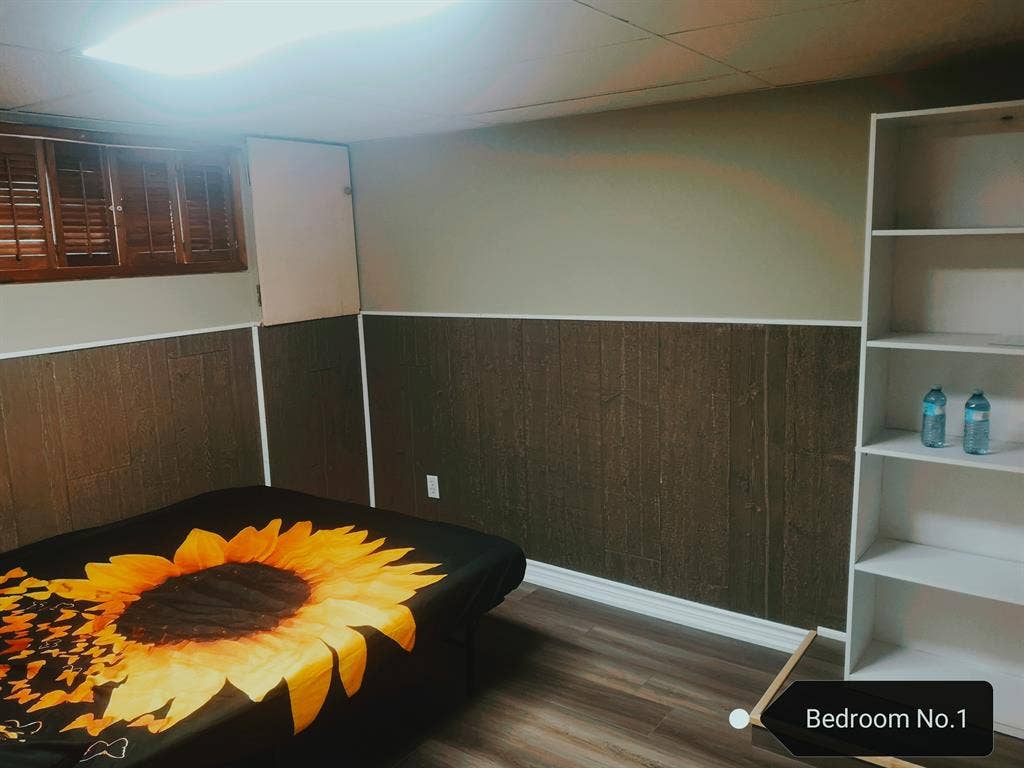 2+Den Basement Apartment – Hamilton