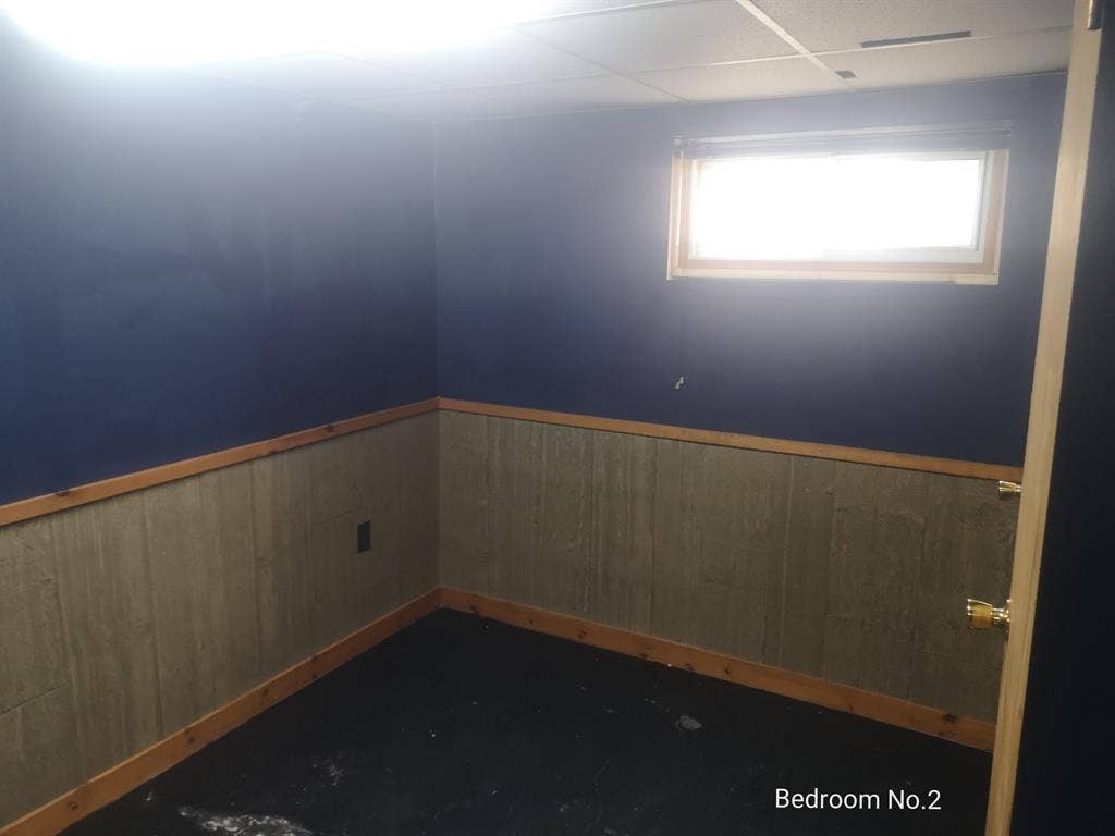 2+Den Basement Apartment – Hamilton