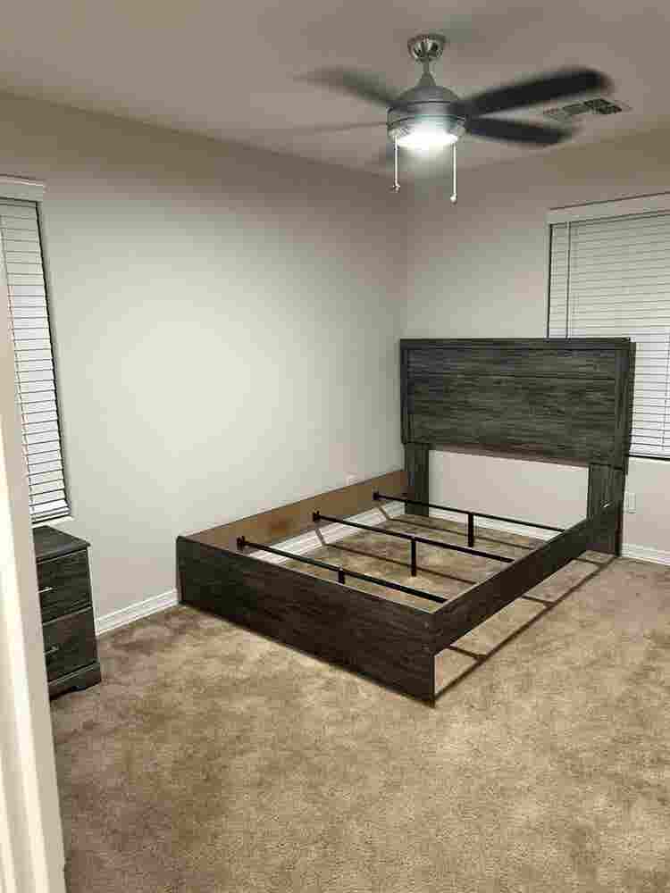 Looking for a Roomie Now!!!!