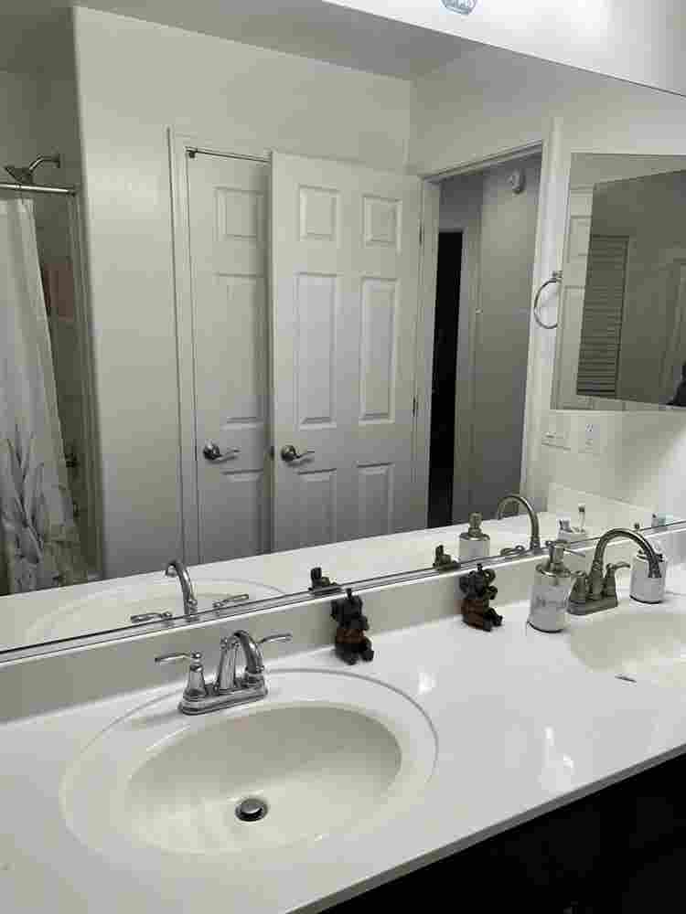 Looking for a Roomie Now!!!!