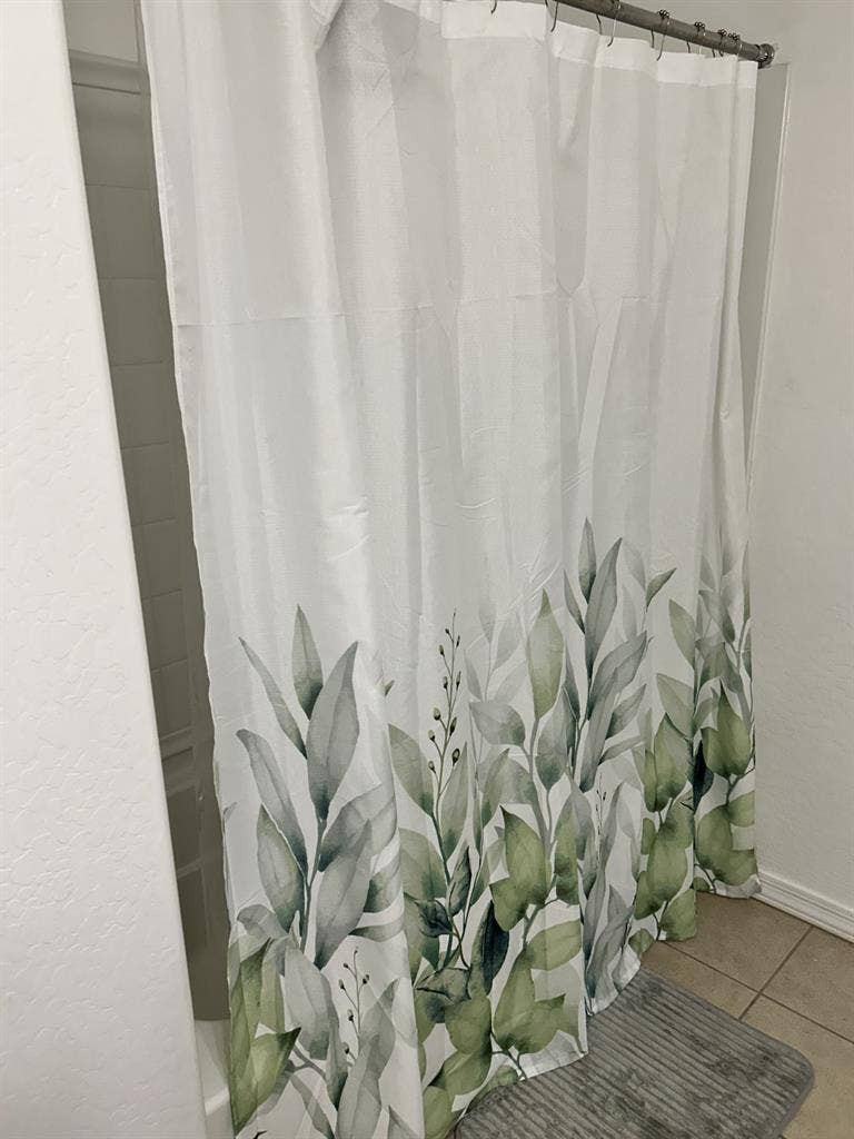 Looking for a roomie( Female Only)