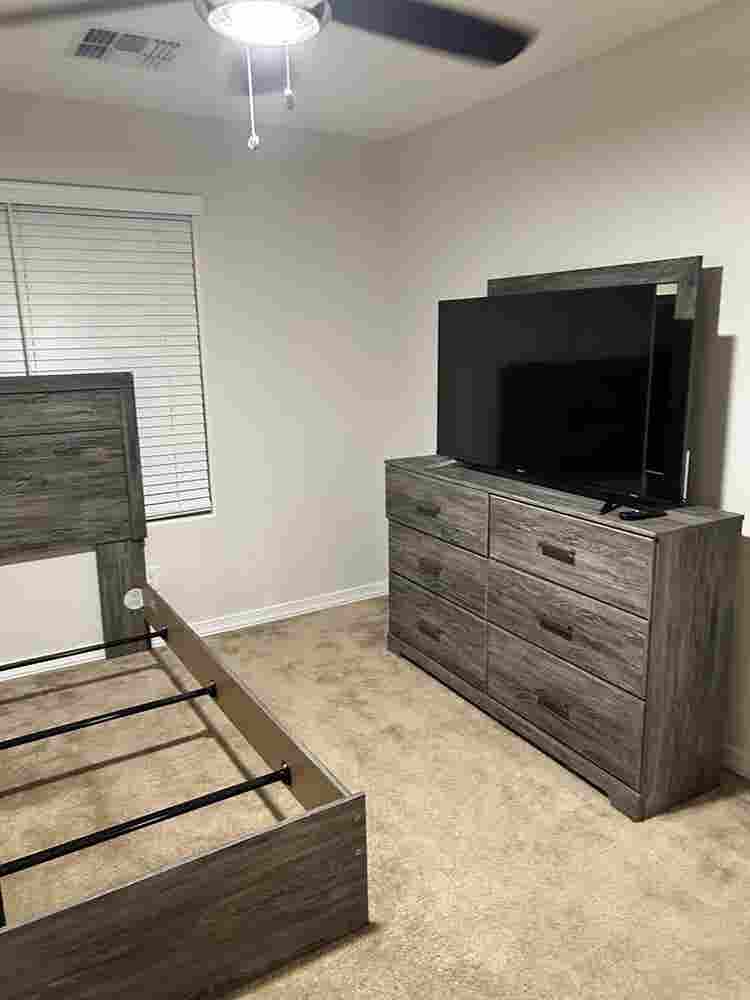 Looking for a Roomie Now!!!!