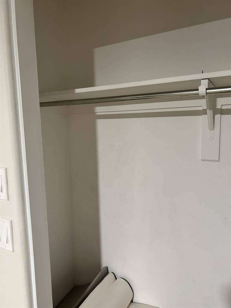 Looking for a roomie( Female Only)