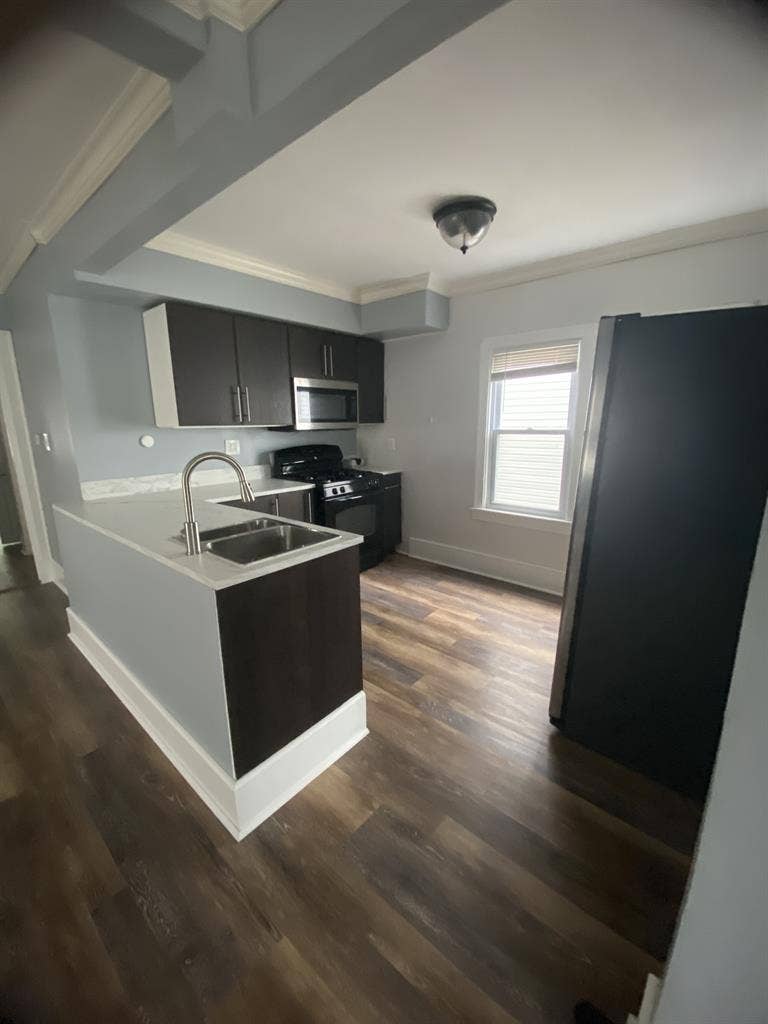 Need Roommate ASAP (women only)