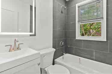 Private Room with En-Suite Bath