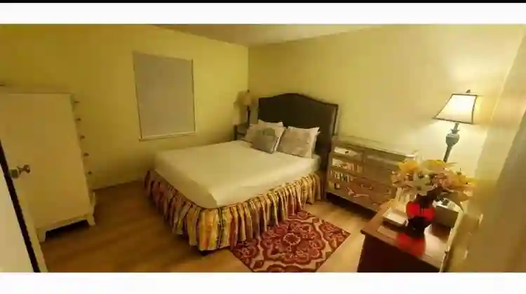 Please 1 Women room for rent only,