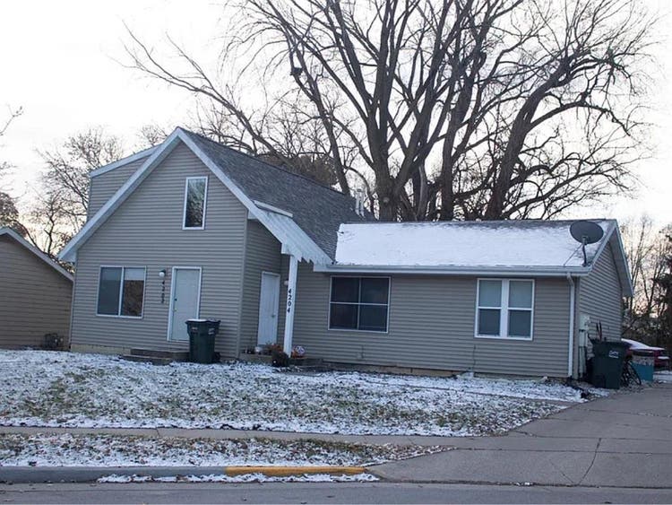 ROOM LISTING - LOOKING FOR ANYONE
