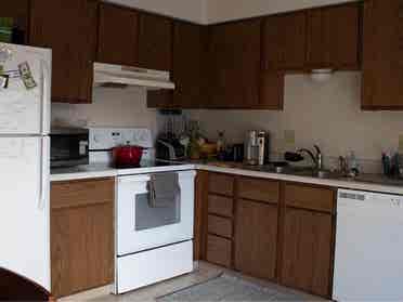 ROOM LISTING - LOOKING FOR ANYONE