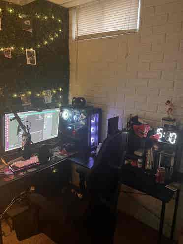ROOM LISTING - LOOKING FOR ANYONE
