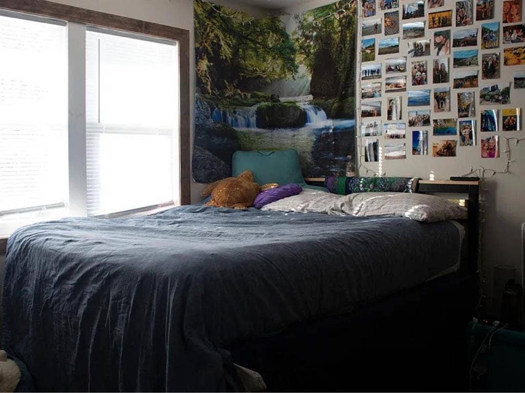 ROOM LISTING - LOOKING FOR ANYONE