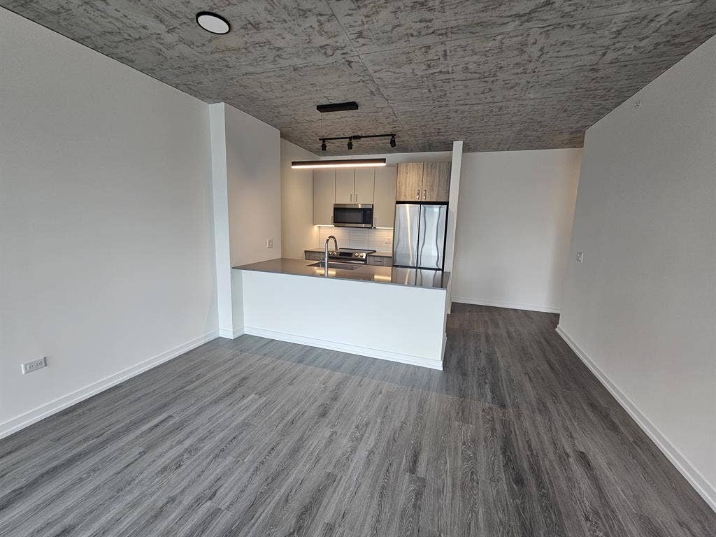 Aug–Sept Sublease | 1BR River North