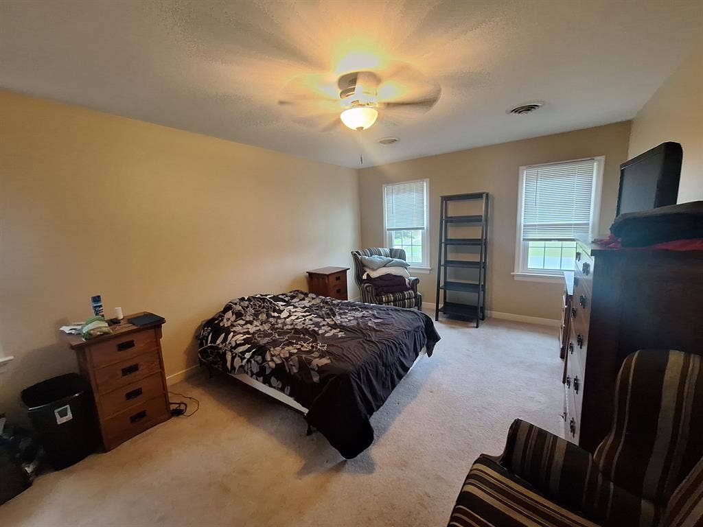 Master bedroom for rent