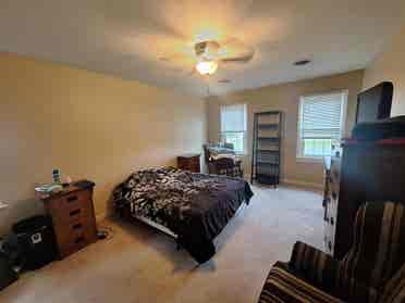 Master bedroom for rent
