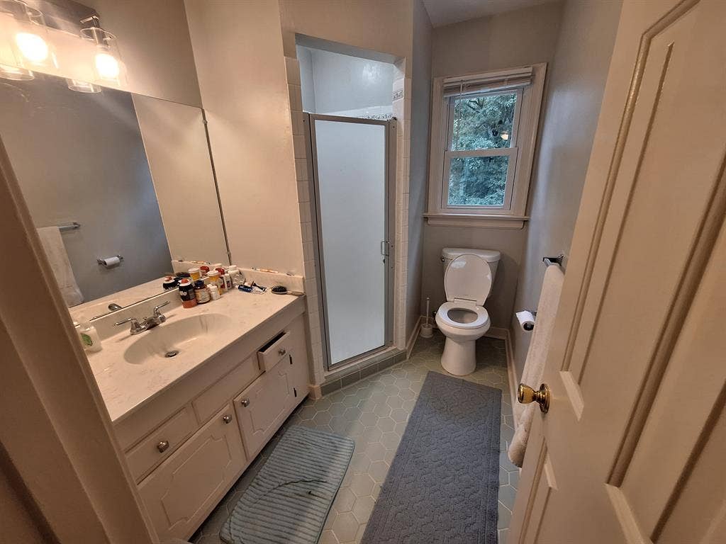 Master bedroom for rent