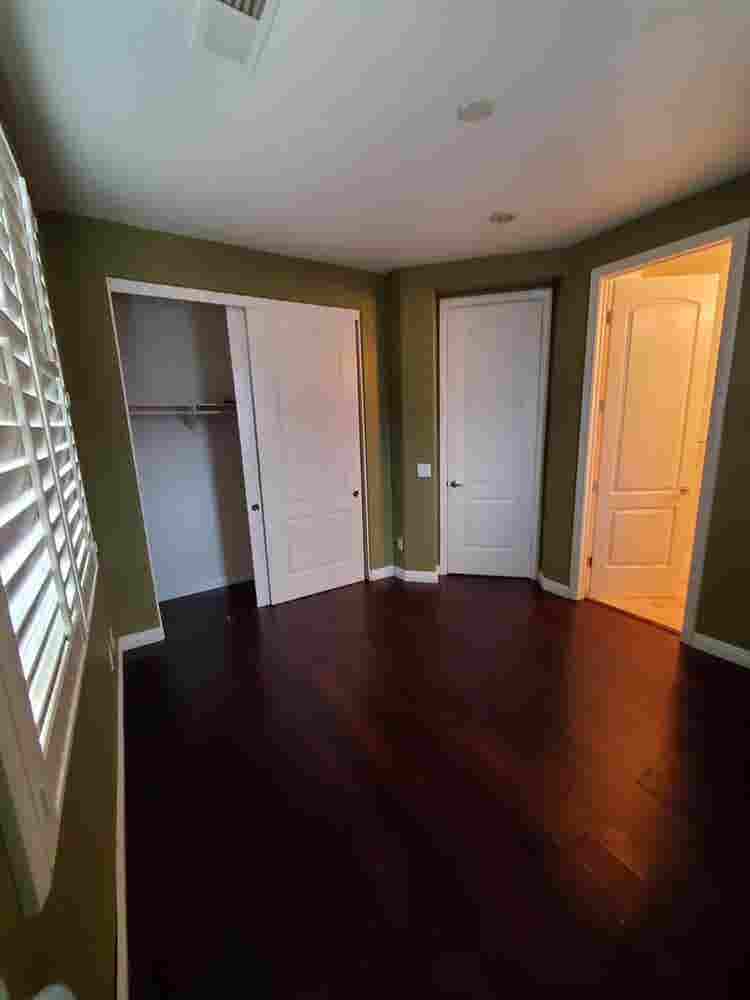 Room w/private bathroom in Eastlake