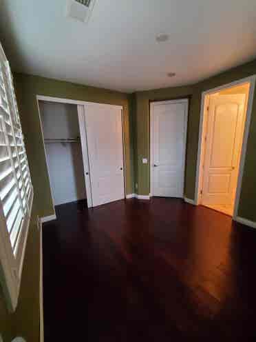 Room w/private bathroom in Eastlake