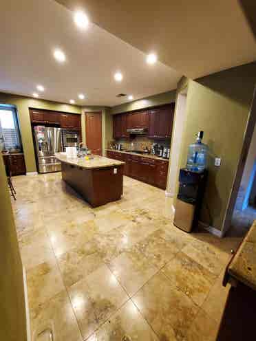 Room w/private bathroom in Eastlake