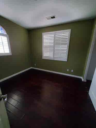 Room w/private bathroom in Eastlake