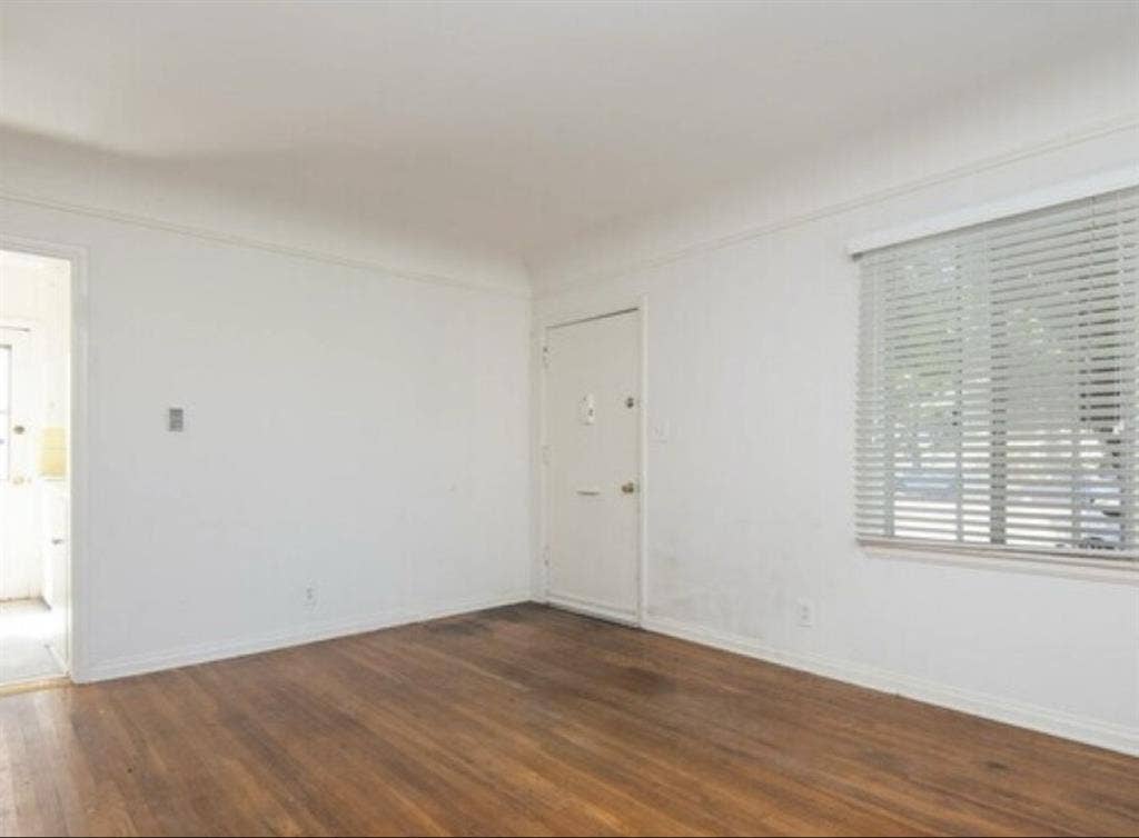 Suburb House available immediately