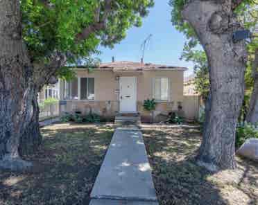 Suburb House available immediately