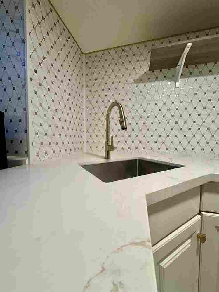 Private Upgraded Apartment