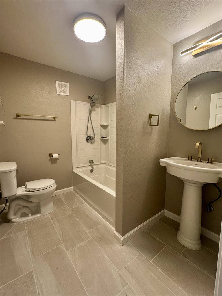 Private Upgraded Apartment