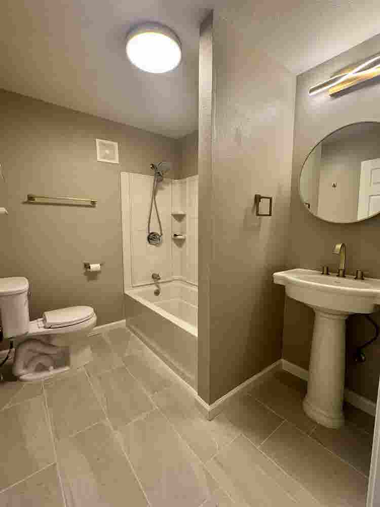 Private Upgraded Apartment