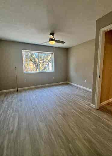 Private Upgraded Apartment