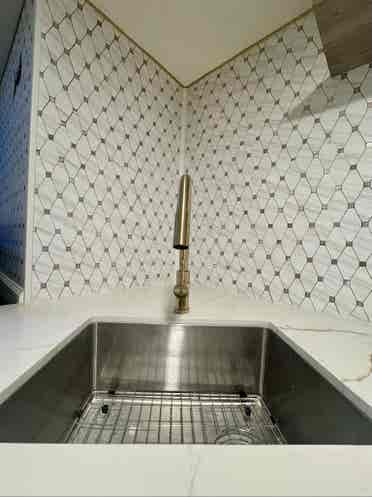 Private Upgraded Apartment
