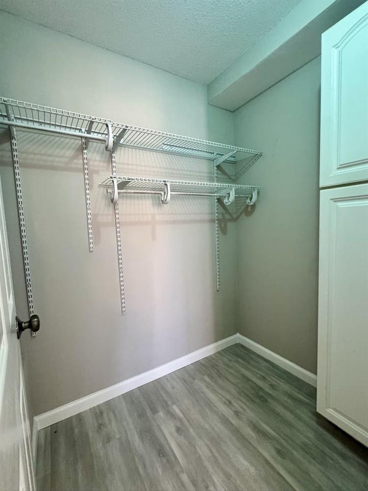Private Upgraded Apartment