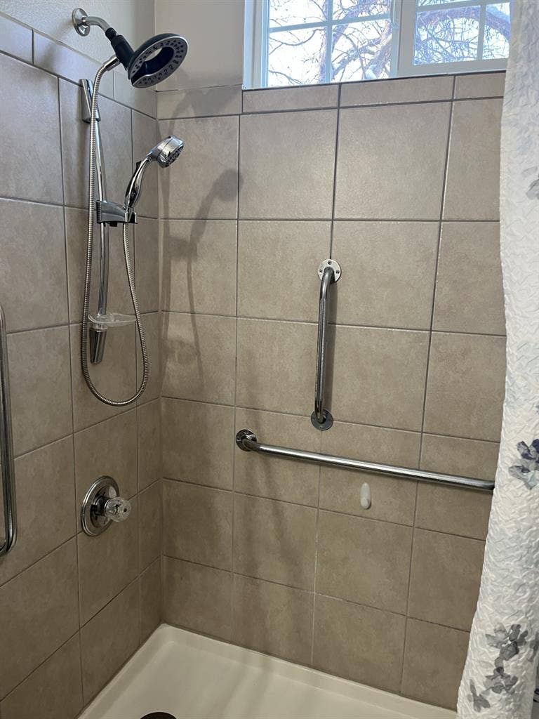 2 rooms for 1 bedroom price