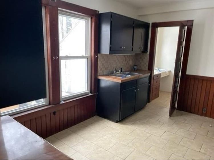 Large sunny room for rent