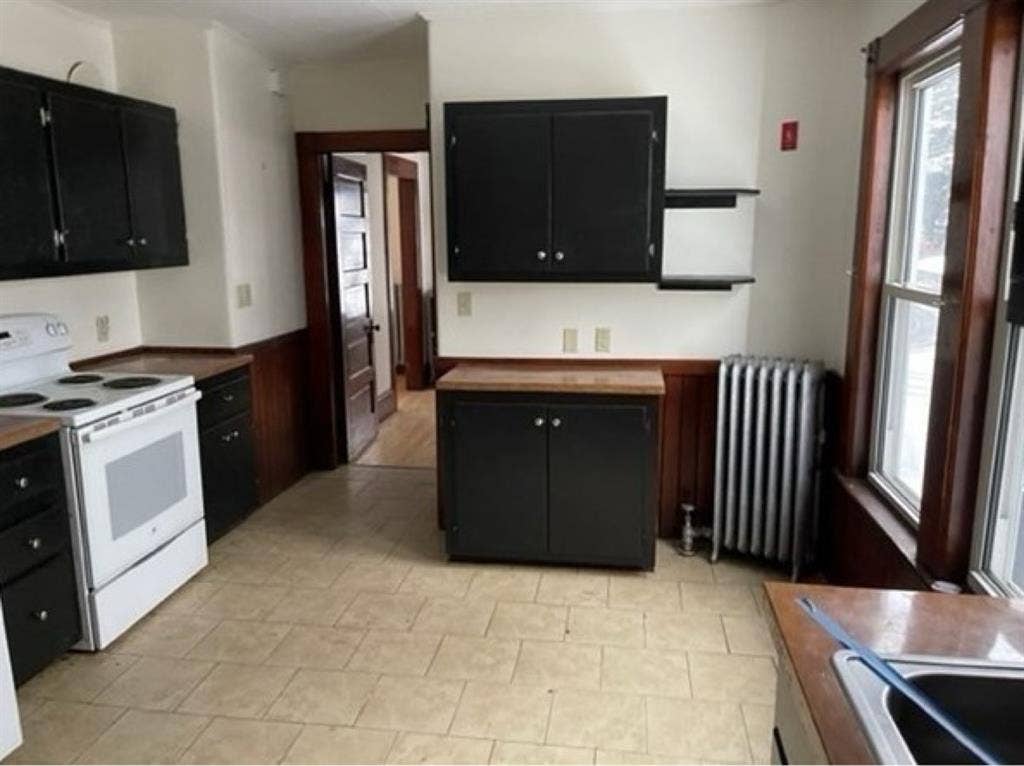 Large sunny room for rent