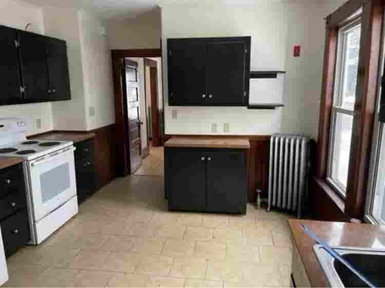 Large sunny room for rent