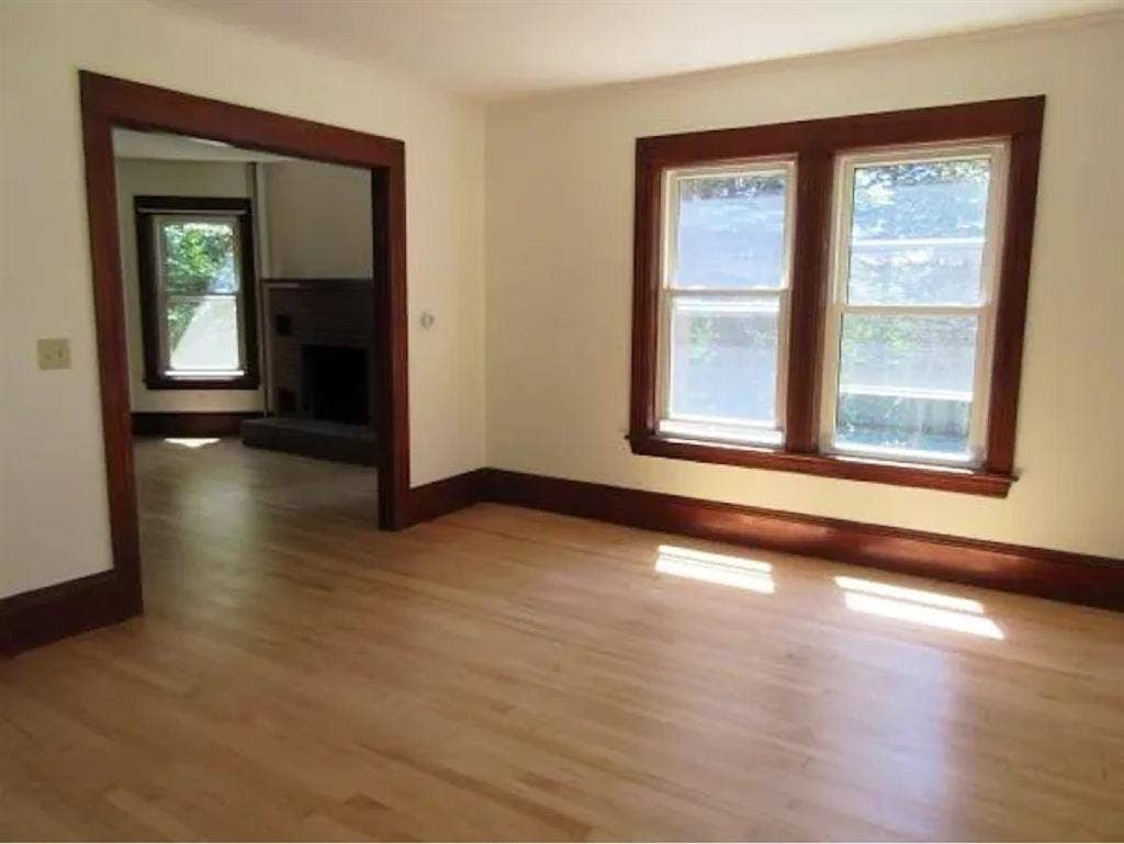 Large sunny room for rent