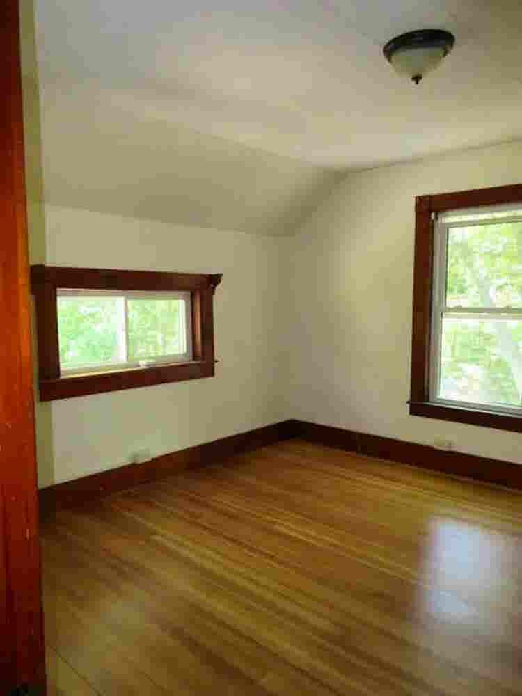 Large sunny room for rent