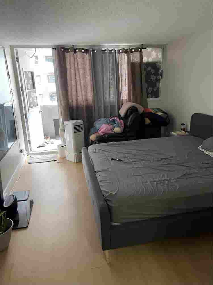 Girl roomamte. Text me-