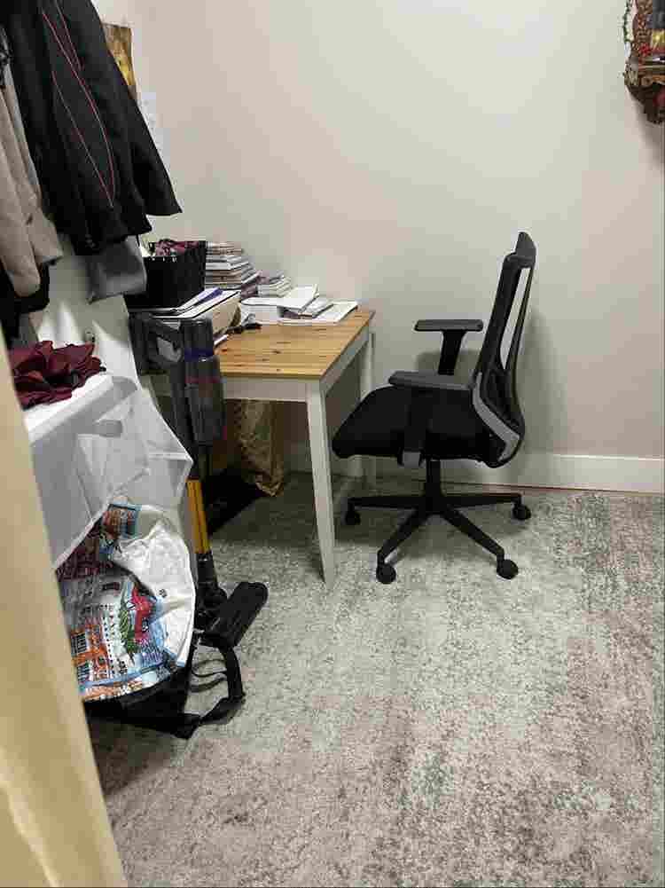 Girl roomamte. Text me-