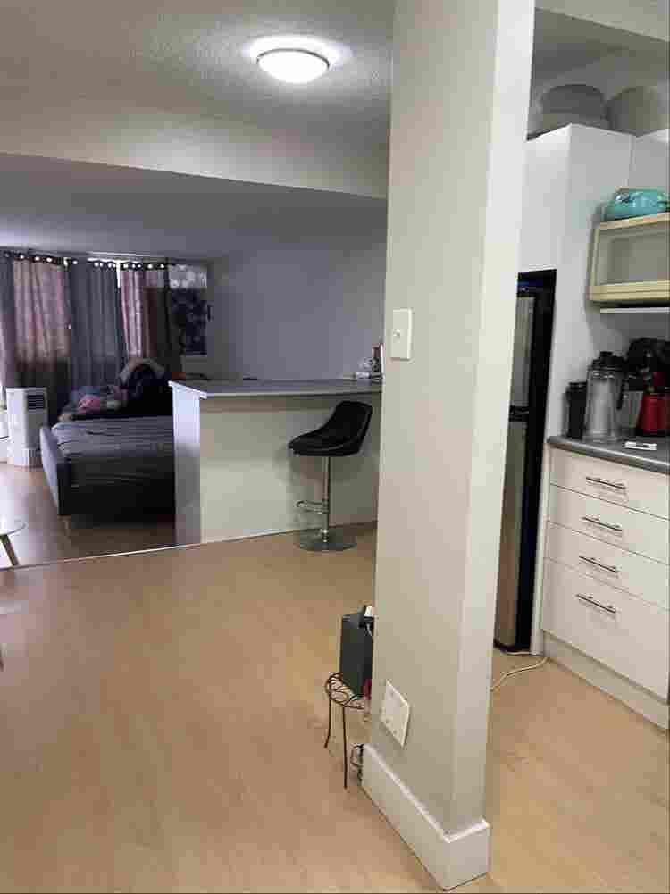 Girl roomamte. Text me-