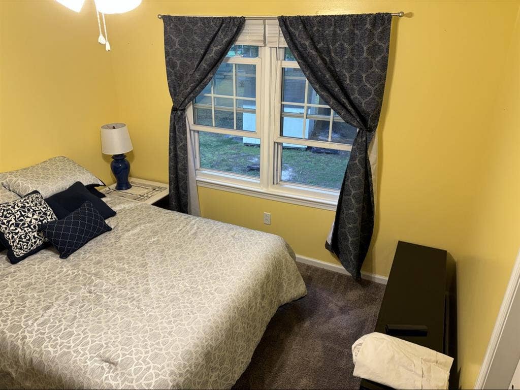 Room in Seaford, VA