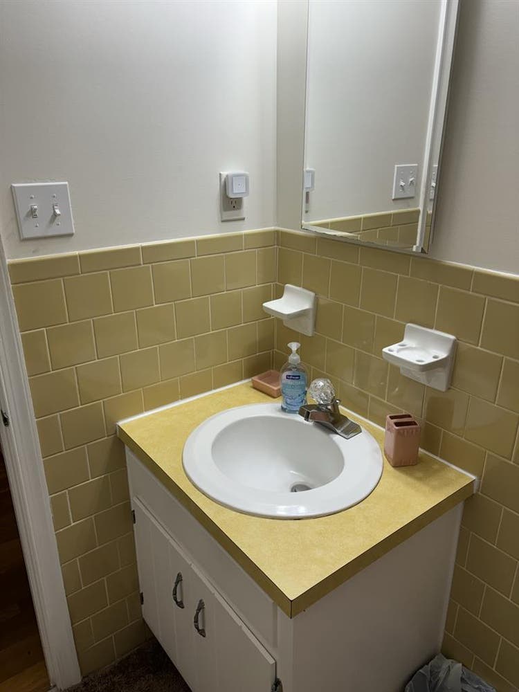 Room in Seaford, VA