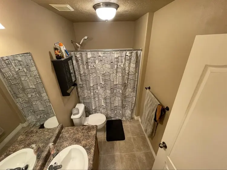 Clean private rm in great location