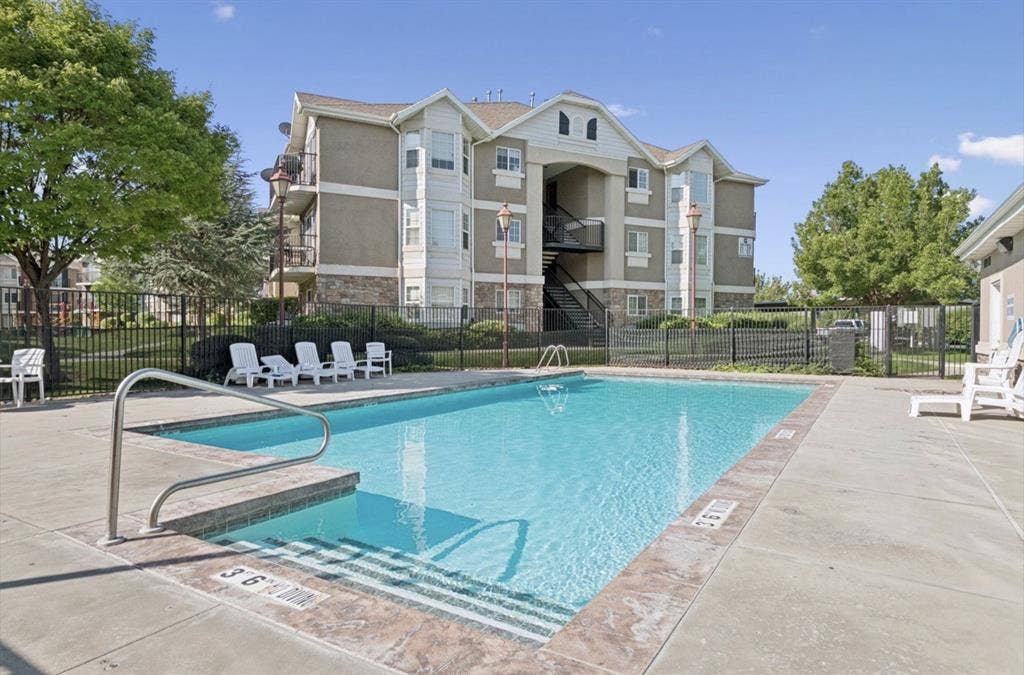 Clean private rm in great location