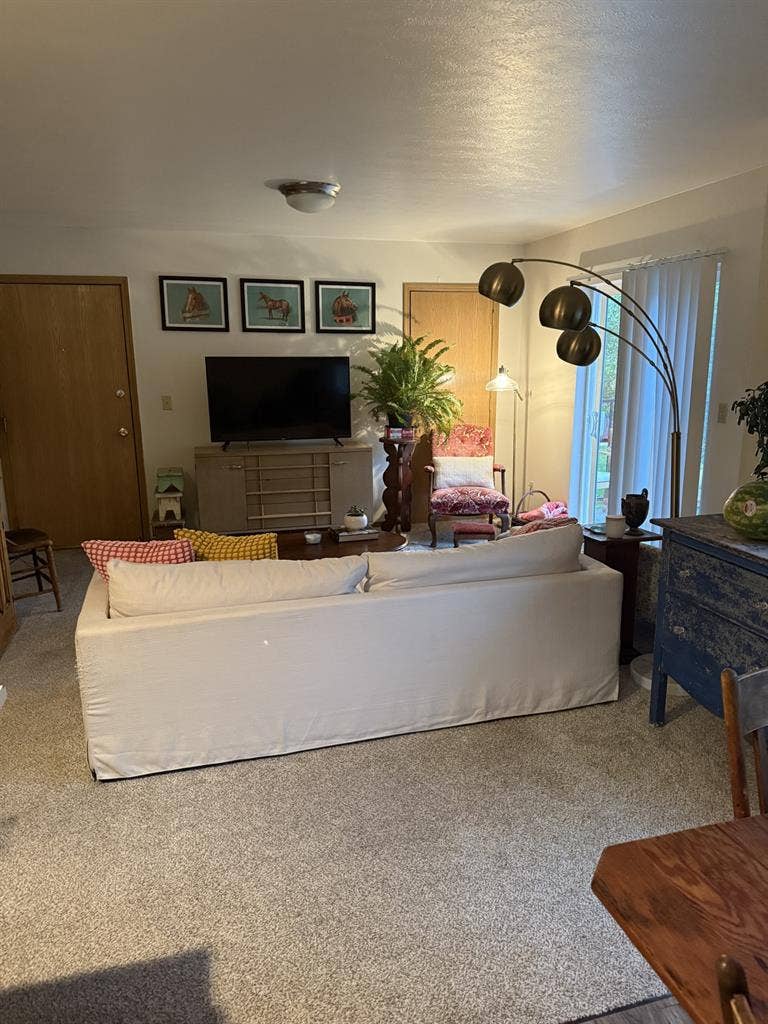 Looking for roommate