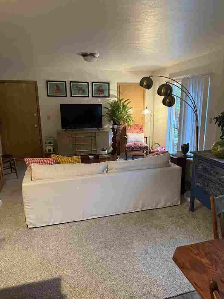 Looking for roommate