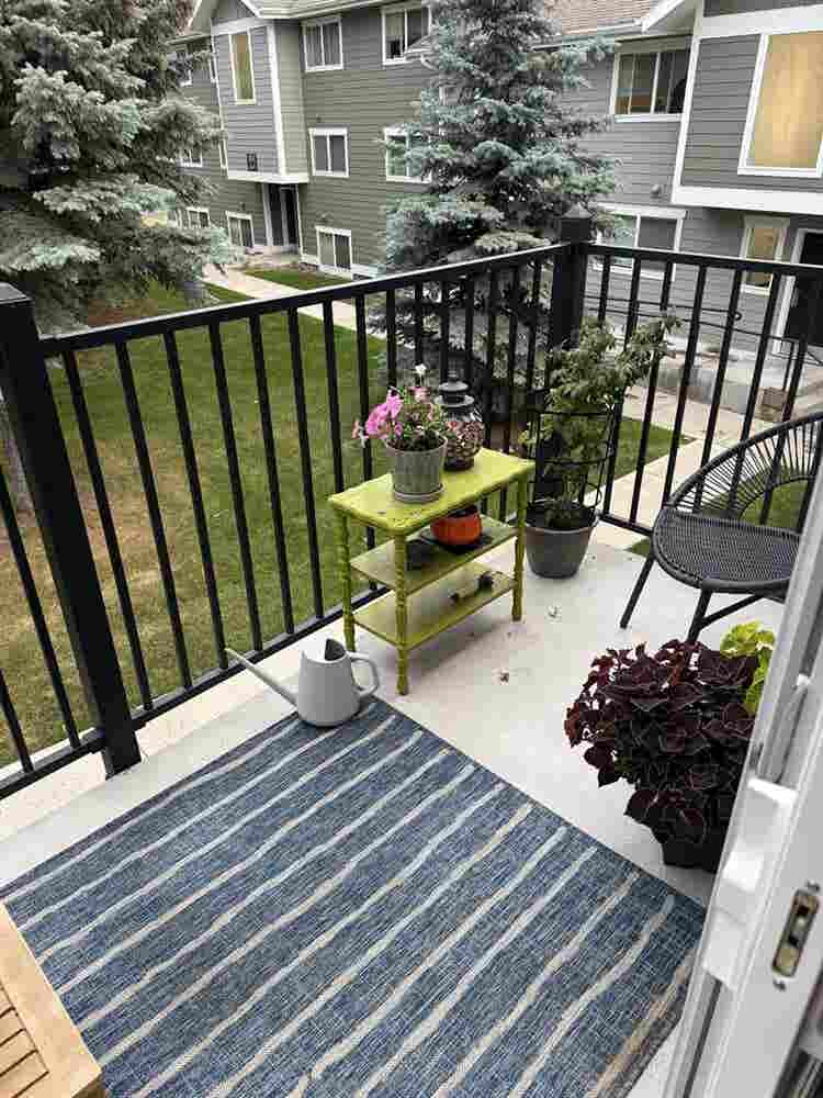 Looking for roommate