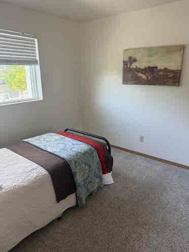 Looking for roommate